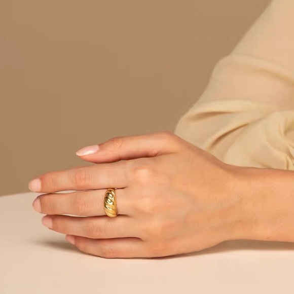 CLOSING SALE! 18K Gold Plated croissant Ring - Picture 7 of 10